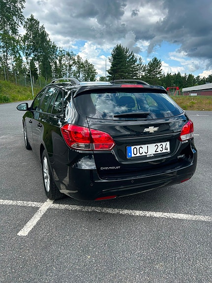 Chevrolet Cruze 3 of 6