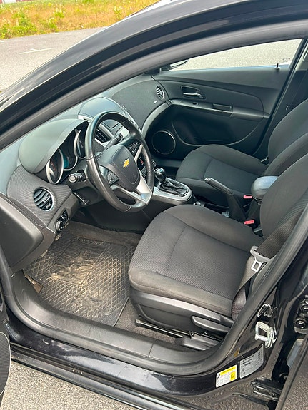 Chevrolet Cruze 5 of 6