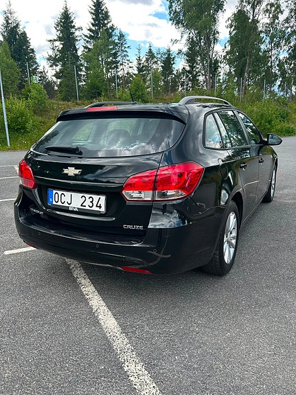 Chevrolet Cruze 4 of 6