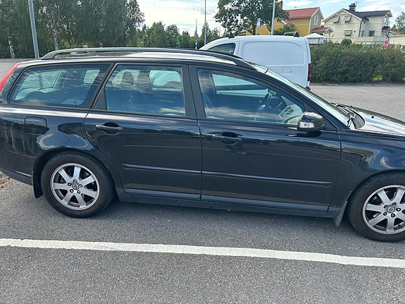 Volvo V50 2 of 7