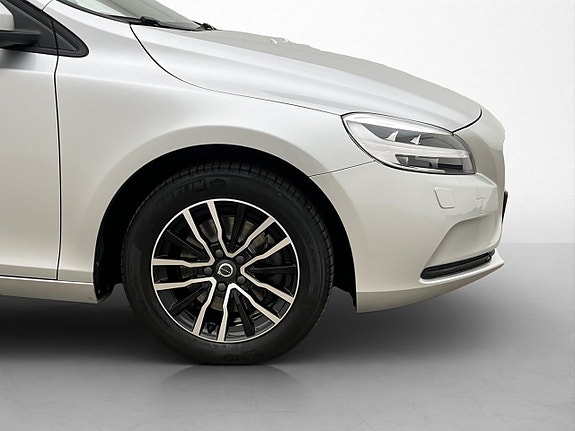 Volvo V40 25 of 26