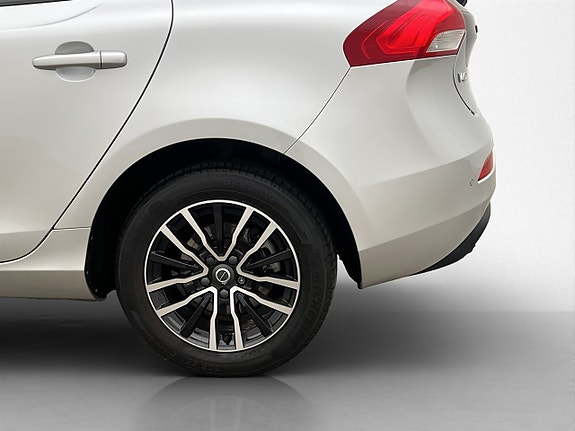 Volvo V40 23 of 26