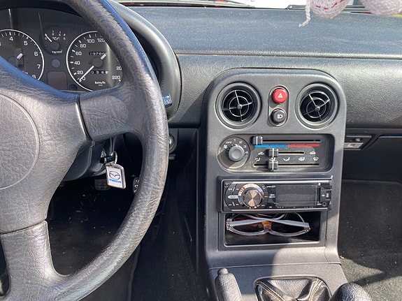 Mazda MX-5 2 of 8