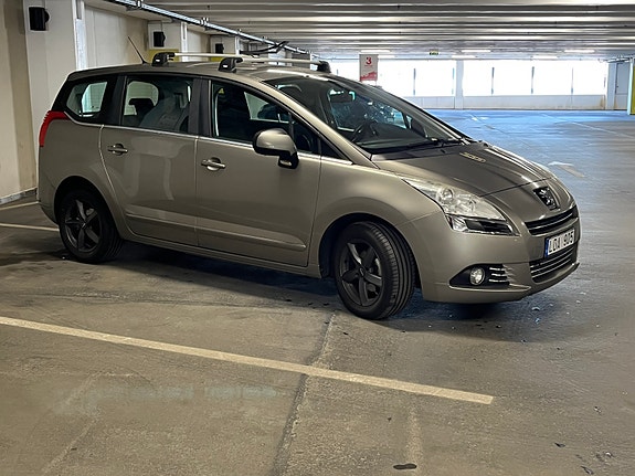 Peugeot 5008 3 of 9