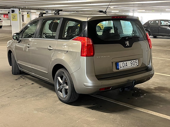 Peugeot 5008 2 of 9