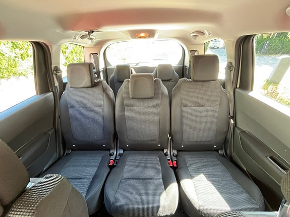 Peugeot 5008 7 of 9