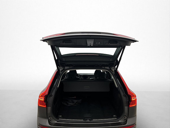 Volvo XC60 8 of 30