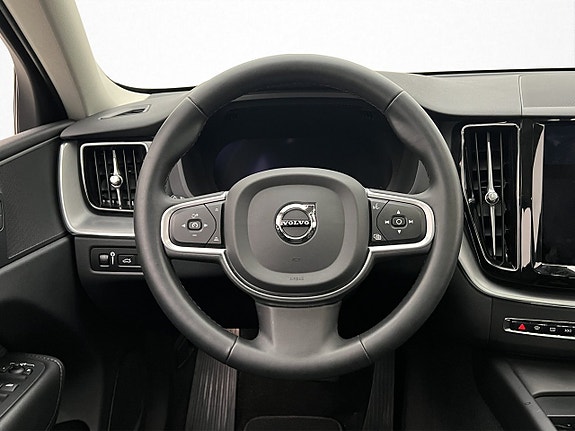 Volvo XC60 12 of 30