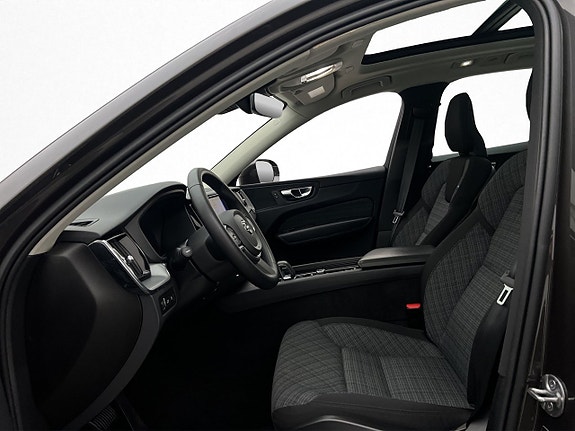 Volvo XC60 13 of 30