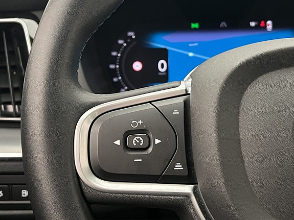 Volvo XC60 25 of 30