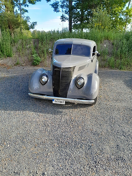 Ford 5-Window 4 of 6