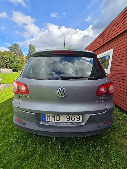 Volkswagen Tiguan 3 of 9