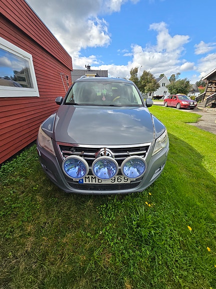 Volkswagen Tiguan 2 of 9