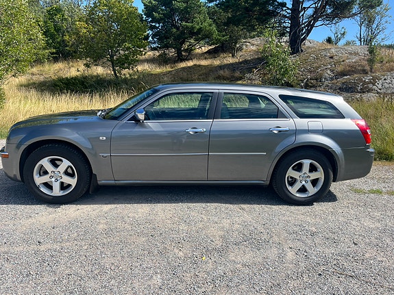 Chrysler 300C 2 of 11