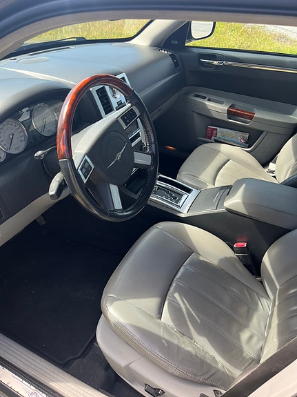 Chrysler 300C 7 of 11