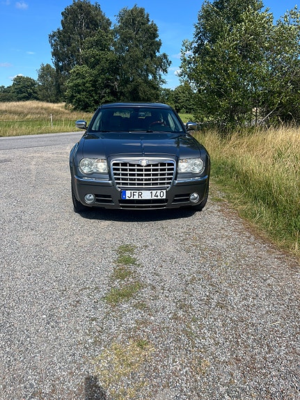 Chrysler 300C 3 of 11