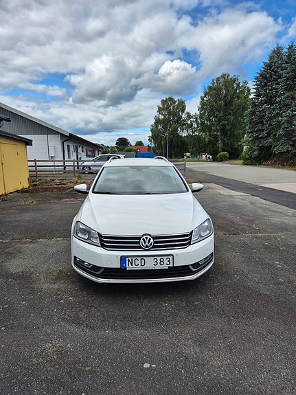 Volkswagen Passat 2 of 6