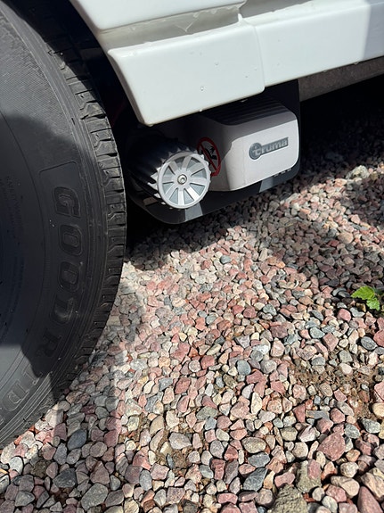 Adria ADORA 572UT. med Mover, AC, Stor markis, stora kylen. Allt rätt! Passa på innan vi byter in den. 5 of 17