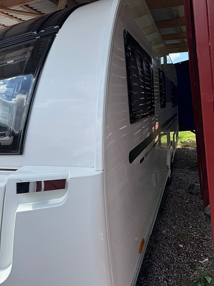 Adria ADORA 572UT. med Mover, AC, Stor markis, stora kylen. Allt rätt! Passa på innan vi byter in den. 3 of 17