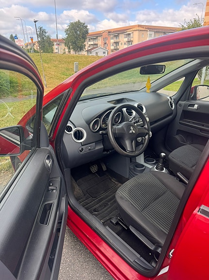 Mitsubishi Colt 7 of 7