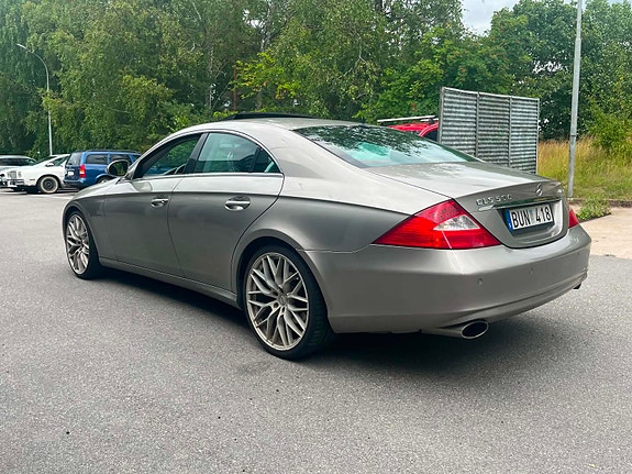 Mercedes-Benz CLS500 4 of 5
