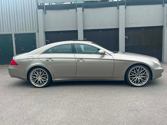 Mercedes-Benz CLS500 5 of 5