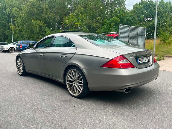 Mercedes-Benz CLS500 2 of 5
