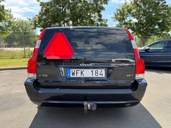 Volvo V70 3 of 7