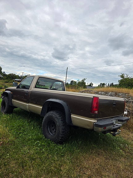 Chevrolet K2500 2 of 9