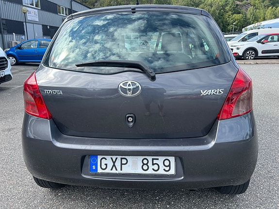 Toyota Yaris 5 of 5