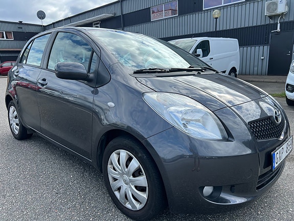 Toyota Yaris 2 of 5