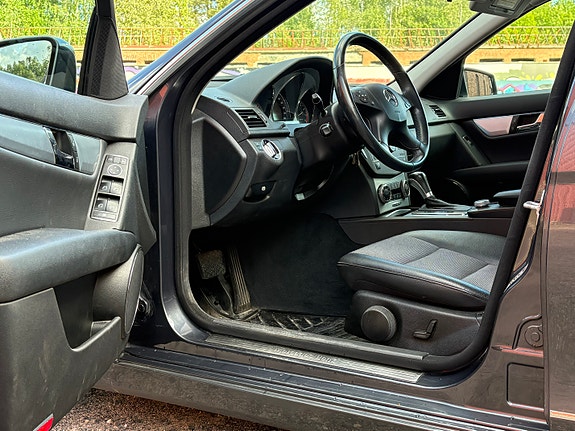 Mercedes-Benz C180 5 of 17