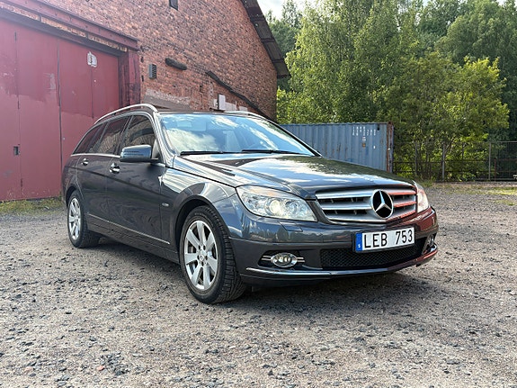Mercedes-Benz C180 2 of 17