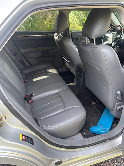 Chrysler 300C 2 of 4