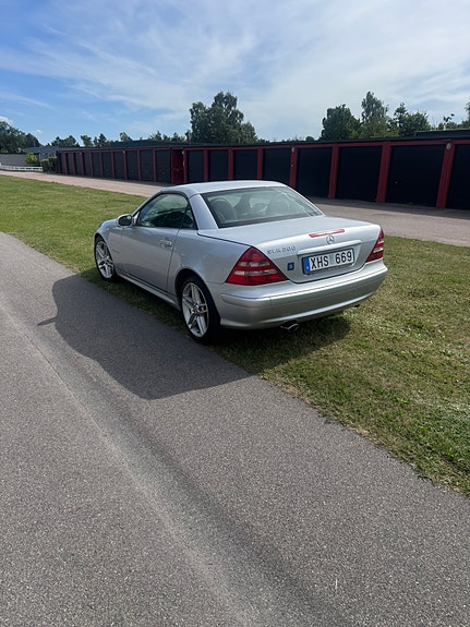 Mercedes-Benz SLK200 2 of 5