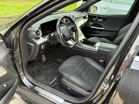 Mercedes-Benz C300 4 of 9