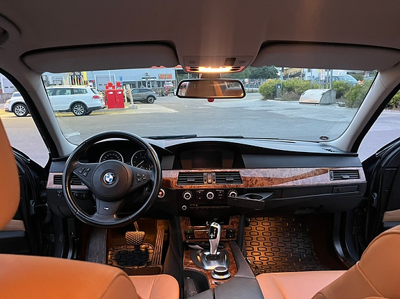BMW 523i 11 of 12