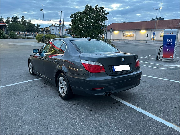 BMW 523i 3 of 12