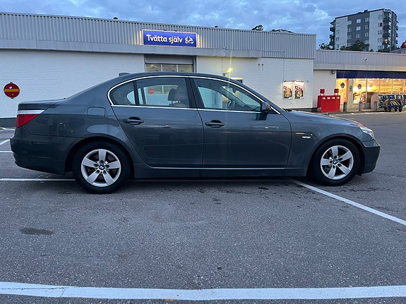 BMW 523i 5 of 12