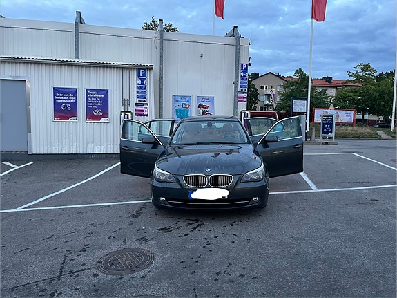 BMW 523i 8 of 12