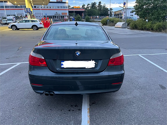 BMW 523i 4 of 12