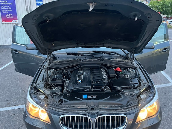 BMW 523i 12 of 12