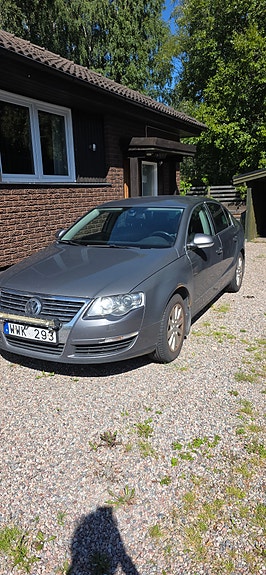 Volkswagen Passat 2 of 2