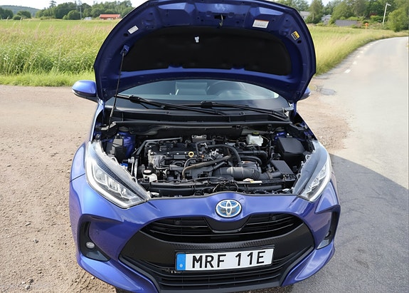 Toyota Yaris 9 of 11