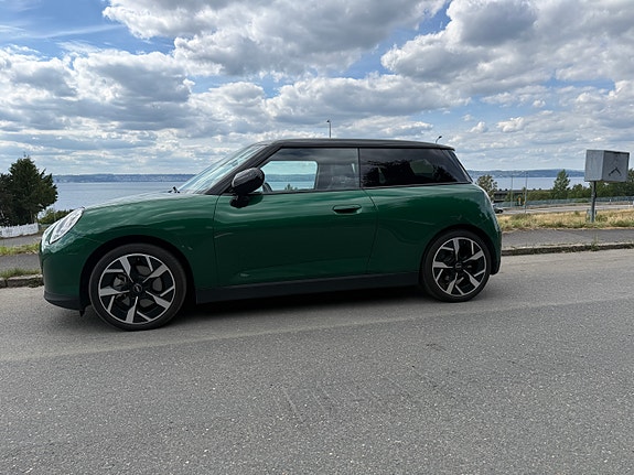 MINI Cooper SE 5 of 5