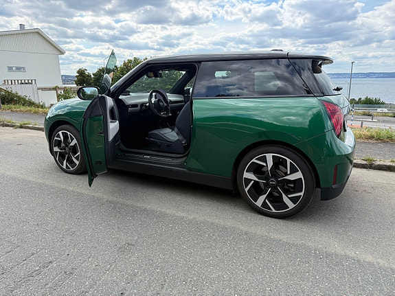 MINI Cooper SE 3 of 5