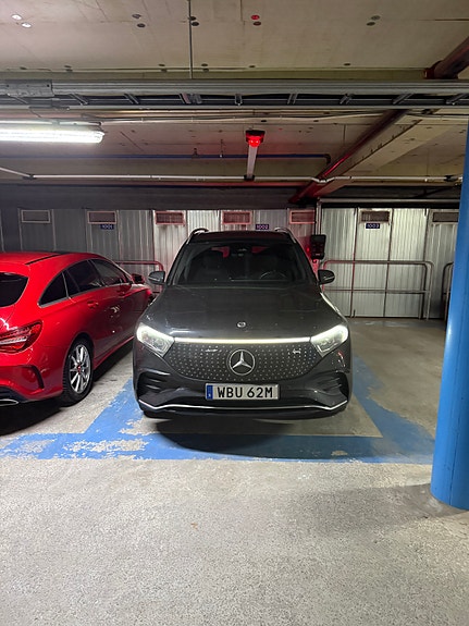 Mercedes-Benz EQB250+ 2 of 3