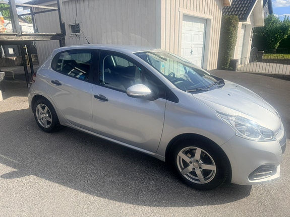 Peugeot 208 4 of 15