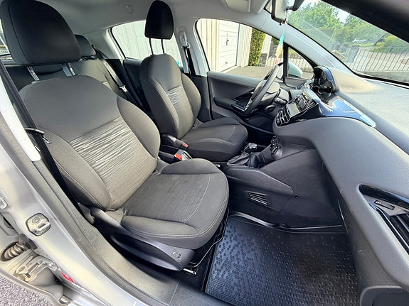 Peugeot 208 9 of 15