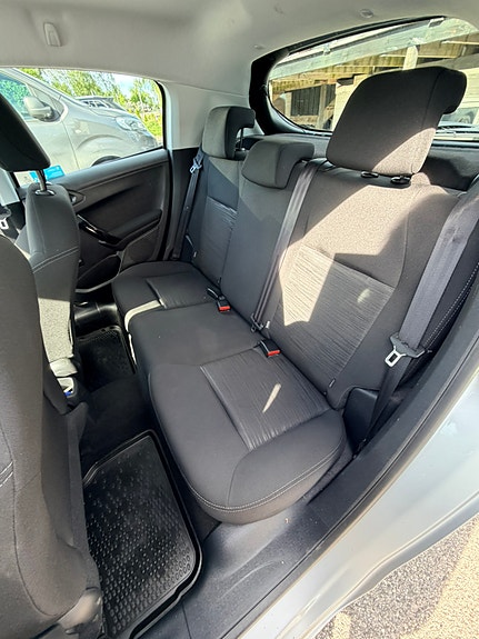 Peugeot 208 11 of 15